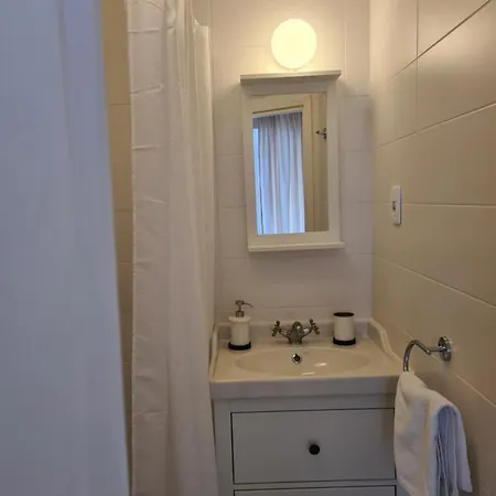 Rooms Skalinada Vis 게스트하우스 *