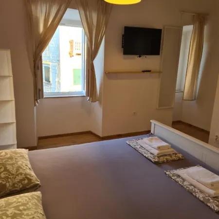Rooms Skalinada Vis