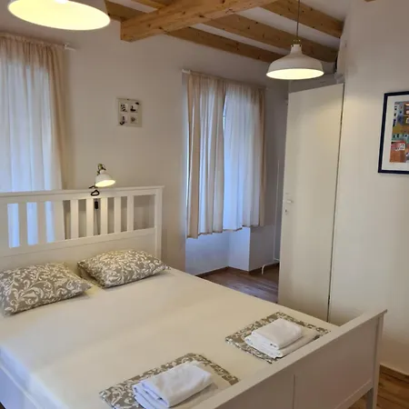Rooms Skalinada Vis 게스트하우스 *