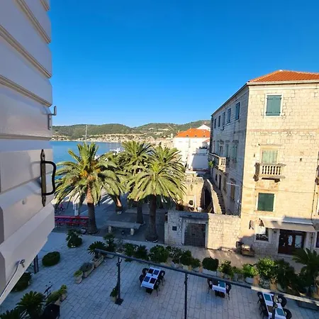 Rooms Skalinada Vis * Vis
