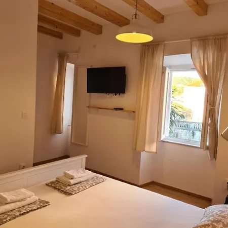 Rooms Skalinada Vis Vis